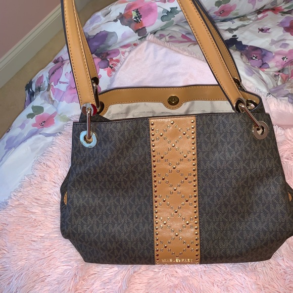 Michael Kors purse - Picture 1 of 8